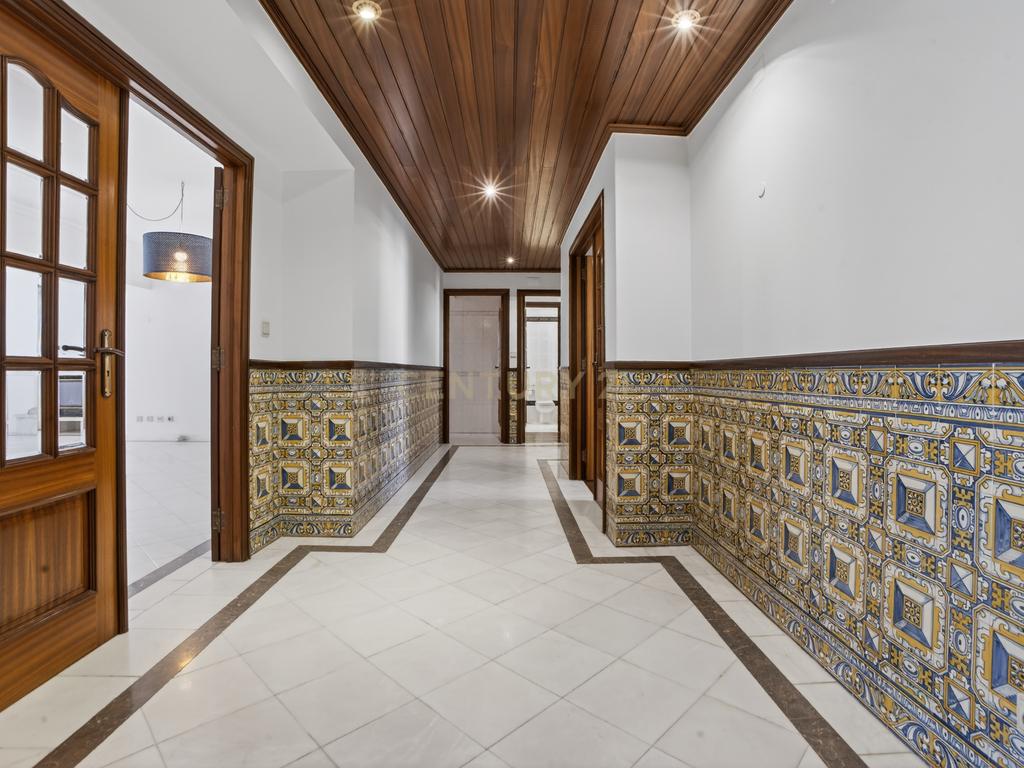 Apartamento T3 em Areeiro, com 1 lugar de garagem, Lisboa. - Image 12
