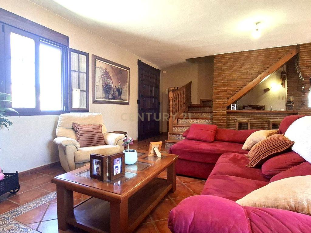 Moradia andaluza independente com piscina privada, jardim bem cuidado, cozinha exterior com churrasqueira e charme tradicional na tranquila zona residencial de Los Arroyos (Arriate), a apenas 10 minutos de Ronda e a menos de uma hora da Costa del Sol — pronta a habitar. - Image 16