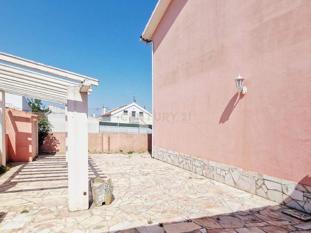 Moradia isolada de 6 assoalhadas com garagem - Zona tranquila - Image 38
