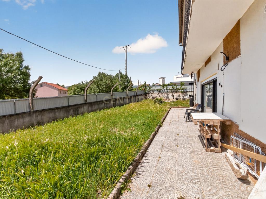 Moradia multi-familiar isolada em Bragança - Image 19