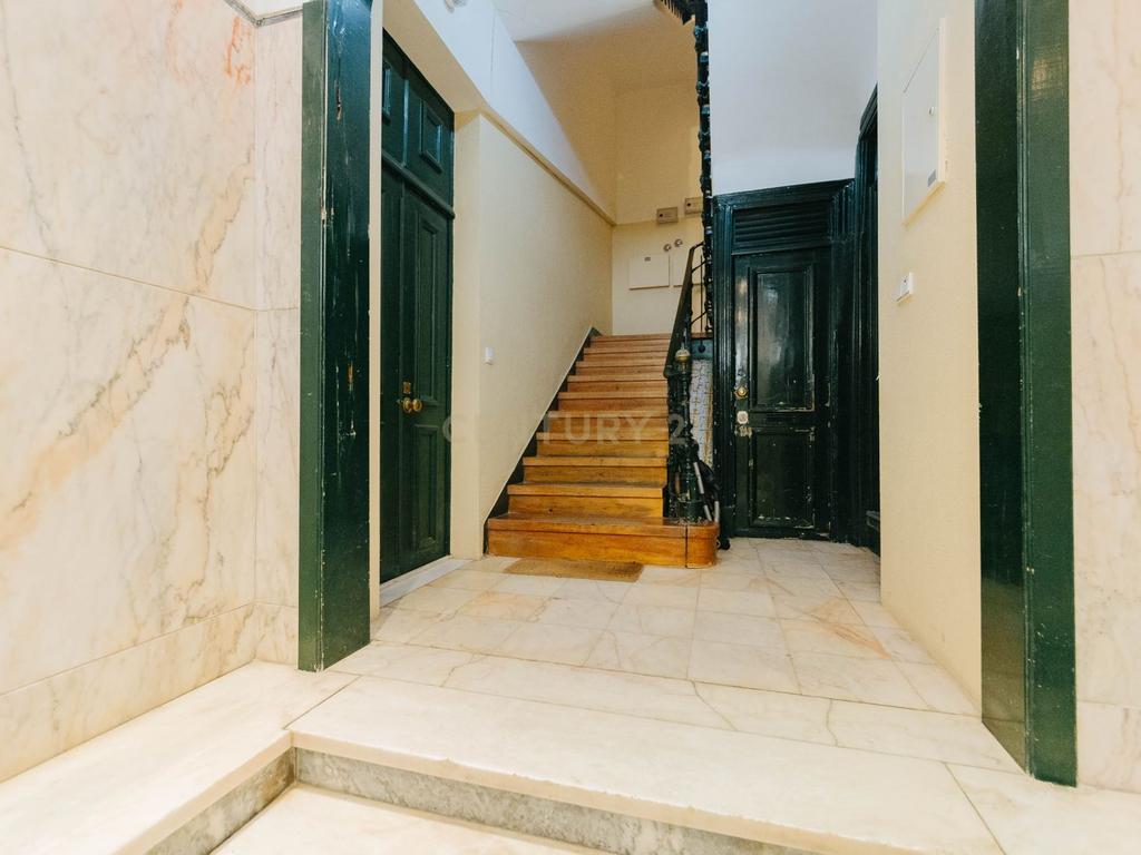 Apartamento Renovado em Avenidas Novas, Lisboa - Image 4