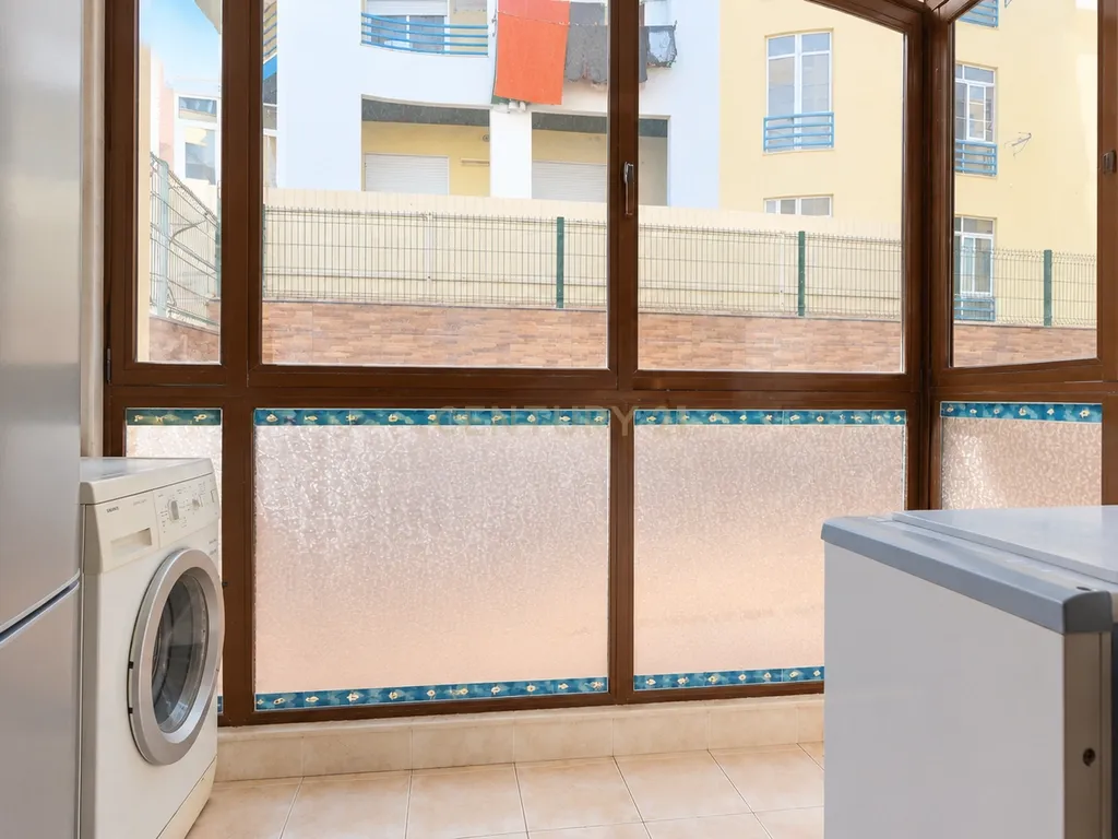 Apartamento T1 com Terraço, Sto António Caparica - Image 4