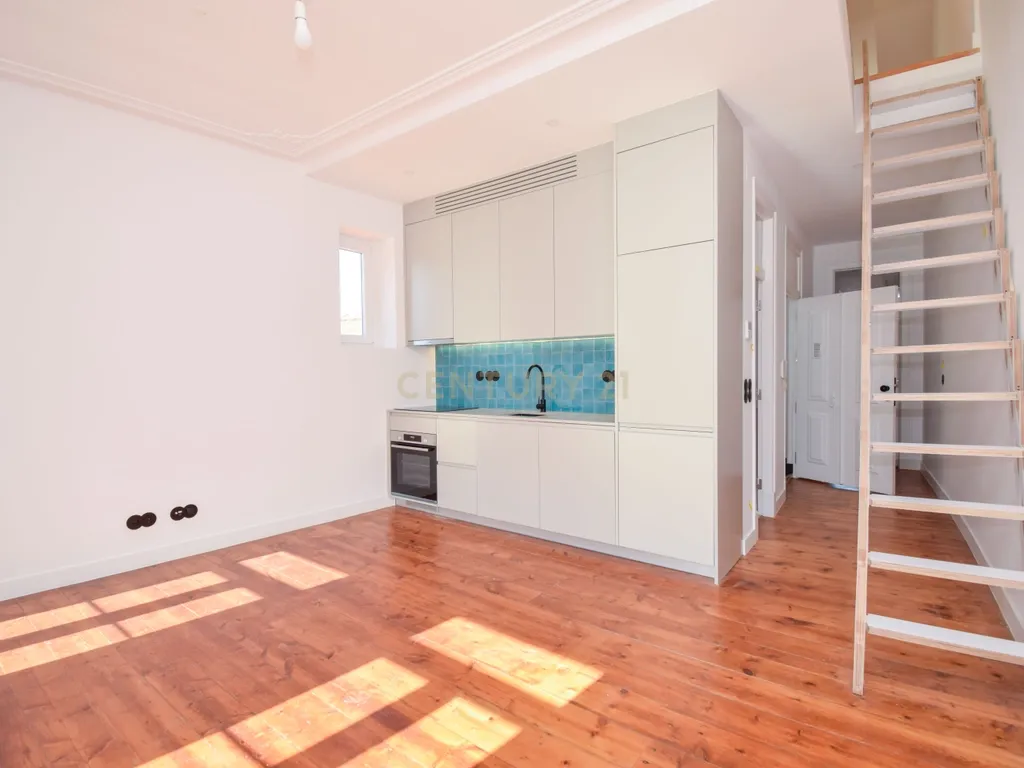 Duplex em prédio totalmente reconstruído, com acabamentos de excelência - Image 5