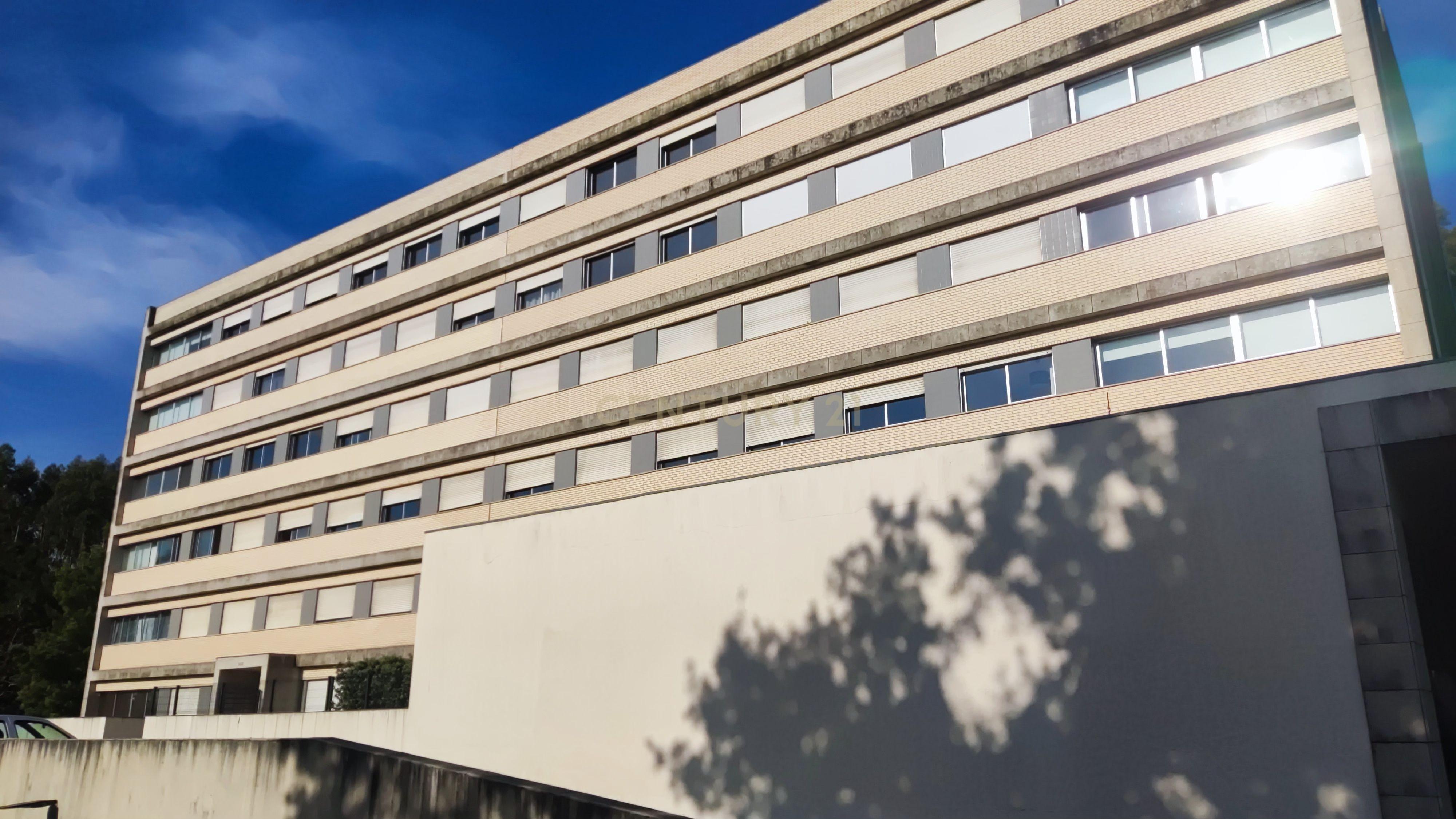 Apartamento T3 no Último Piso com Garagem – Moreira da Maia, Porto - Image 1