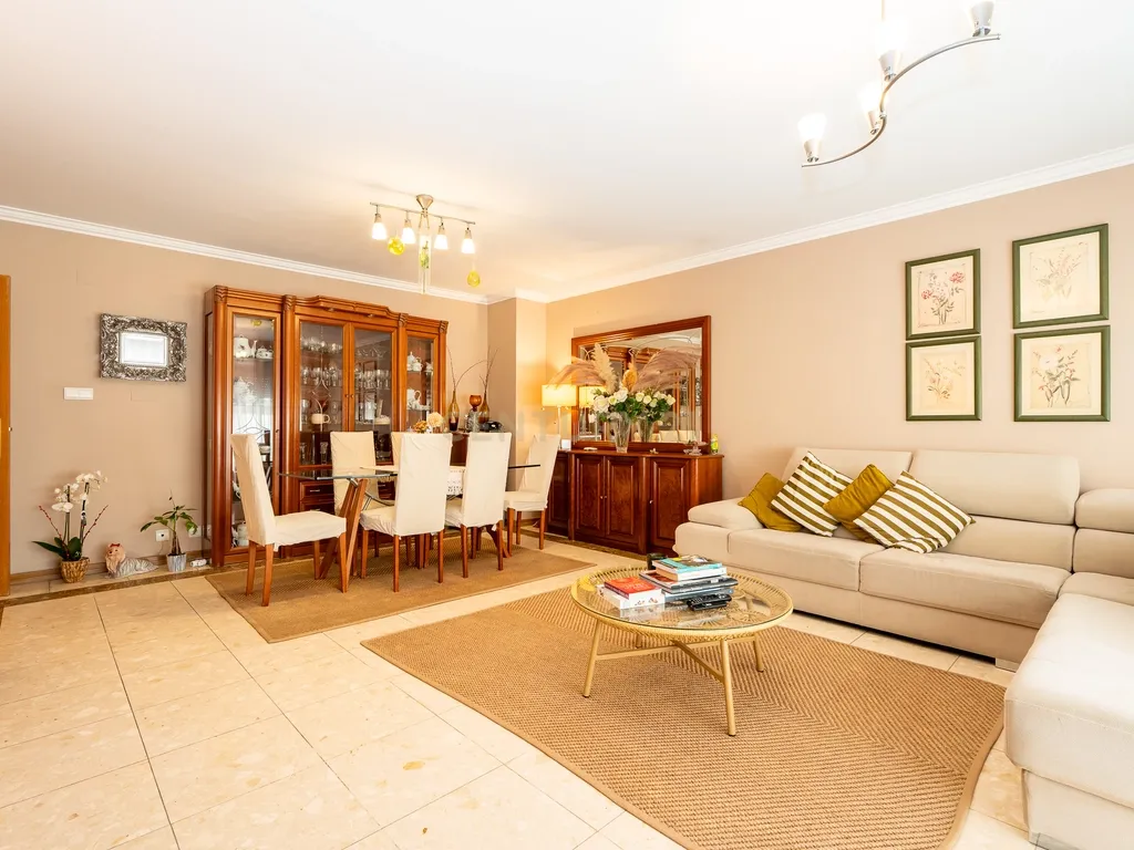 Apartamento T3 com Parqueamento – Quinta Nova, Odivelas - Image 7