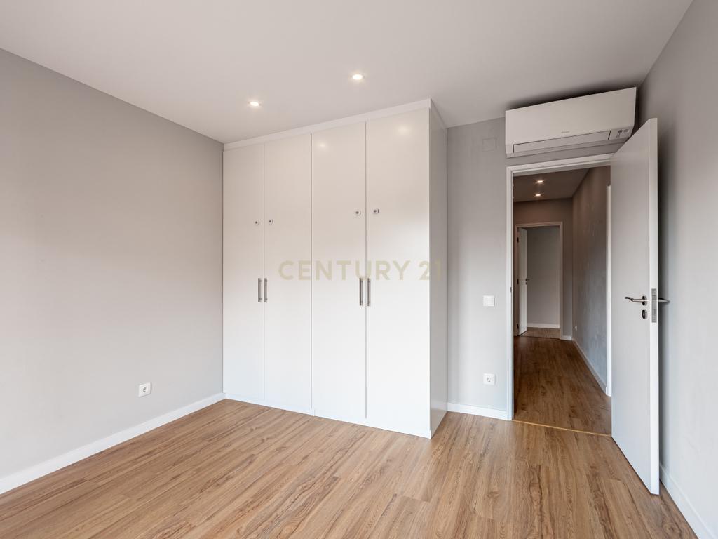 Moradia Unifamiliar T5 em Carcavelos  - Image 30