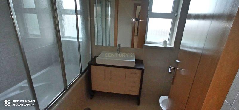 Apartamento T2 com arrecadação e lugar de garagem no Montijo. - Image 11