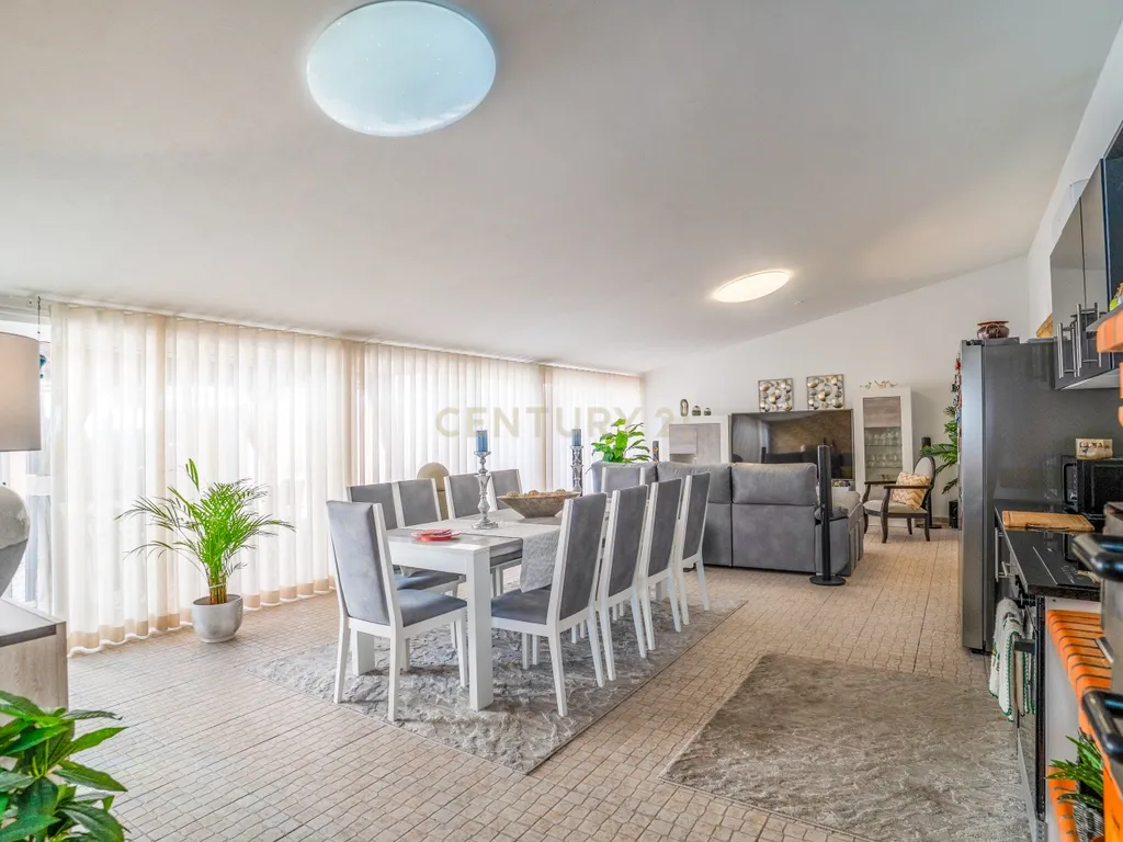 Moradia T4 Independente com Anexo | Lote 635 m² - Image 3