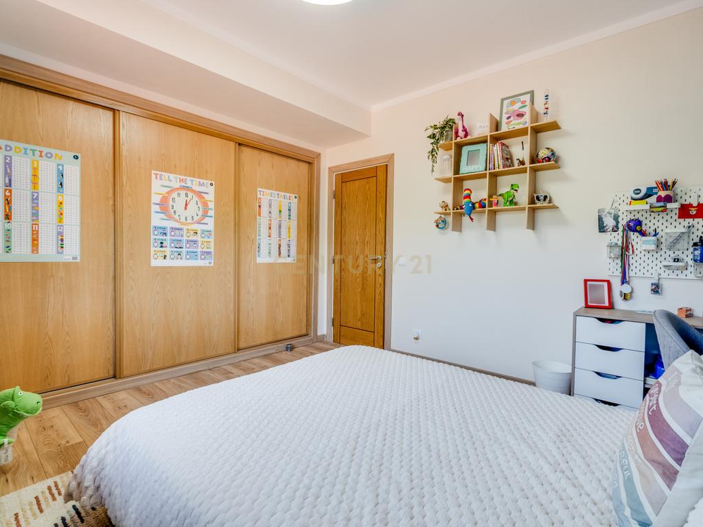 ESPETACULAR MORADIA COM PISCINA, GARAGEM, JARDIM E TERRENO - Image 16
