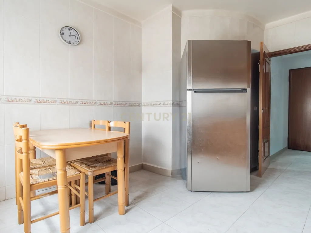 Apartamento T2 com Varandas em Vale do Cobro - Image 9