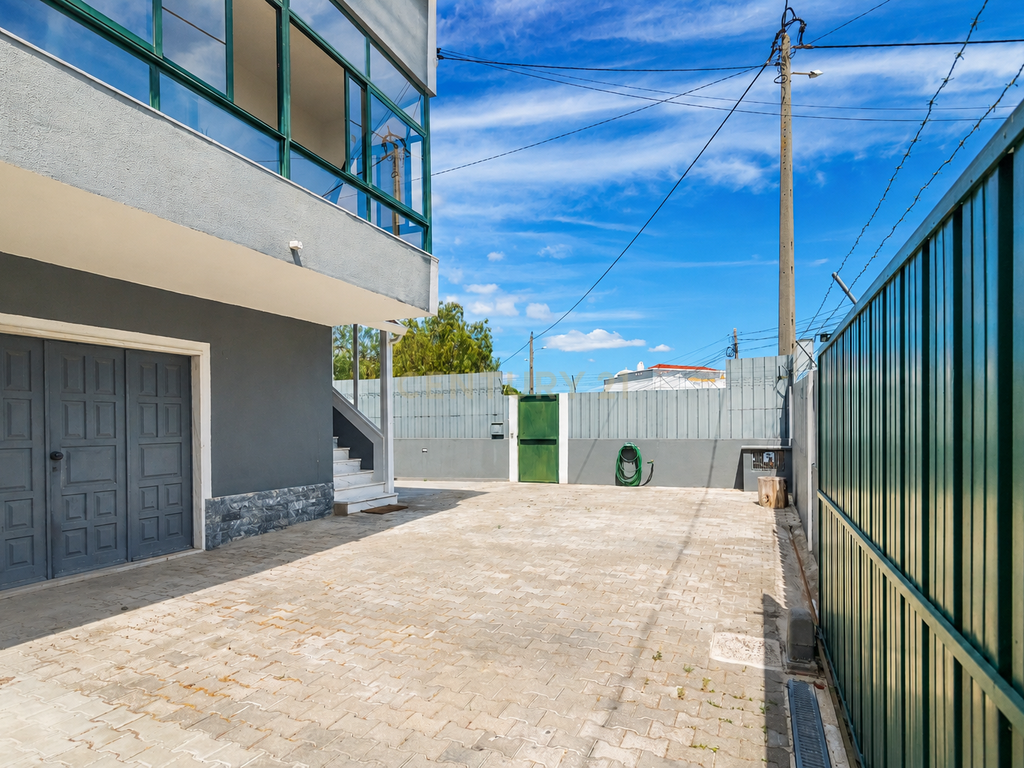 Moradia T4 com piscina e garagem junto às Colinas do Cruzeiro - Image 38