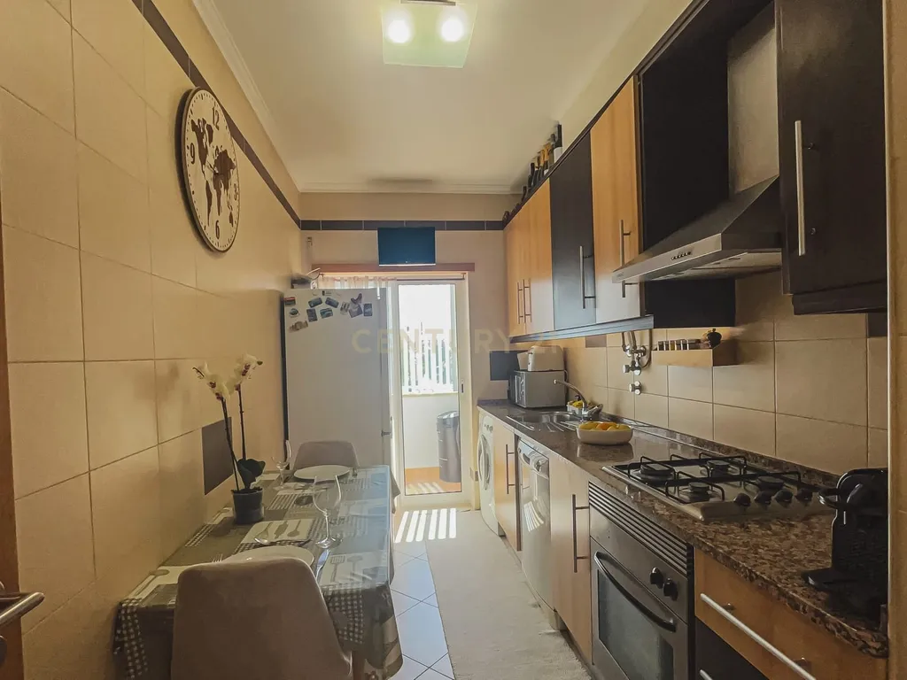 Apartamento T2 com Excelentes Áreas e Varanda Ampla na Quinta dos Arcos, Armação de Pera - Image 22
