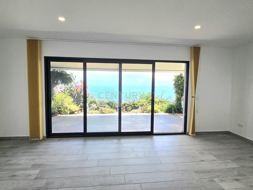 Moderna Moradia T2 com Vista Mar e Piscina na Calheta - Image 10