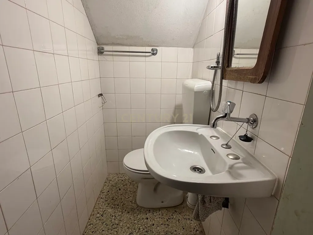 Moradia T2 + 1 no Centro de Portimão | Garagem 55 m² | Potencial + Proximidade às Praias - Image 52