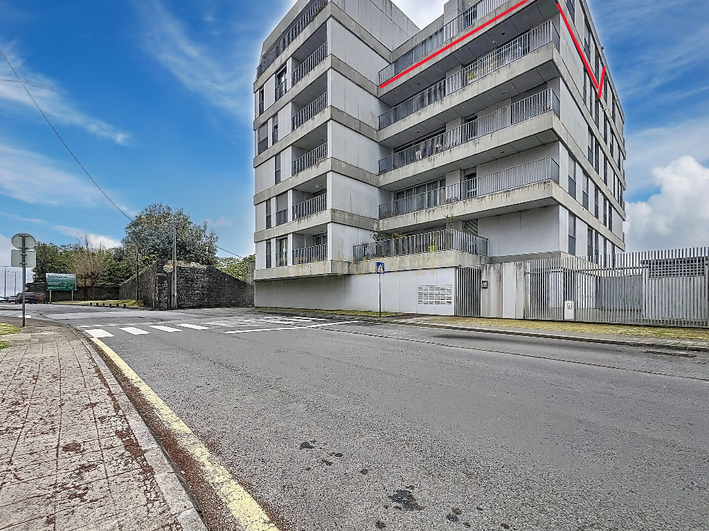 Excelente T2 com Bons Acabamentos e Acesso Rápido ao Centro Ponta Delgada! - Image 44