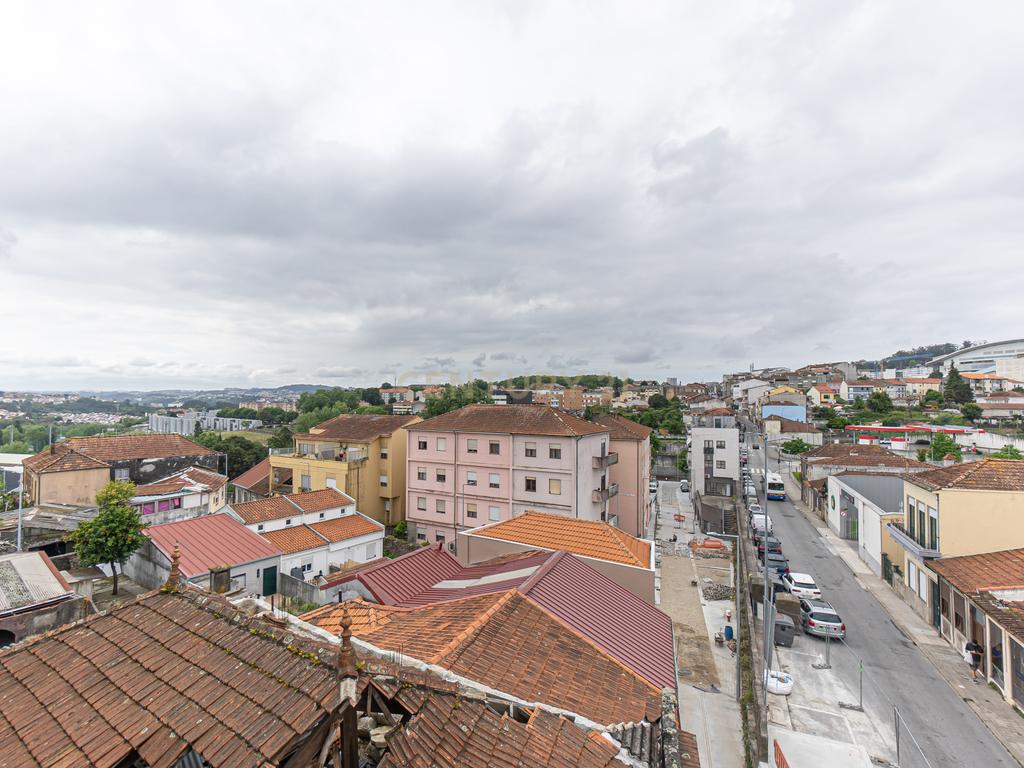 T2 Renovado com Vista Cidade – Rua de São Roque da Lameira, Campanhã - Image 36
