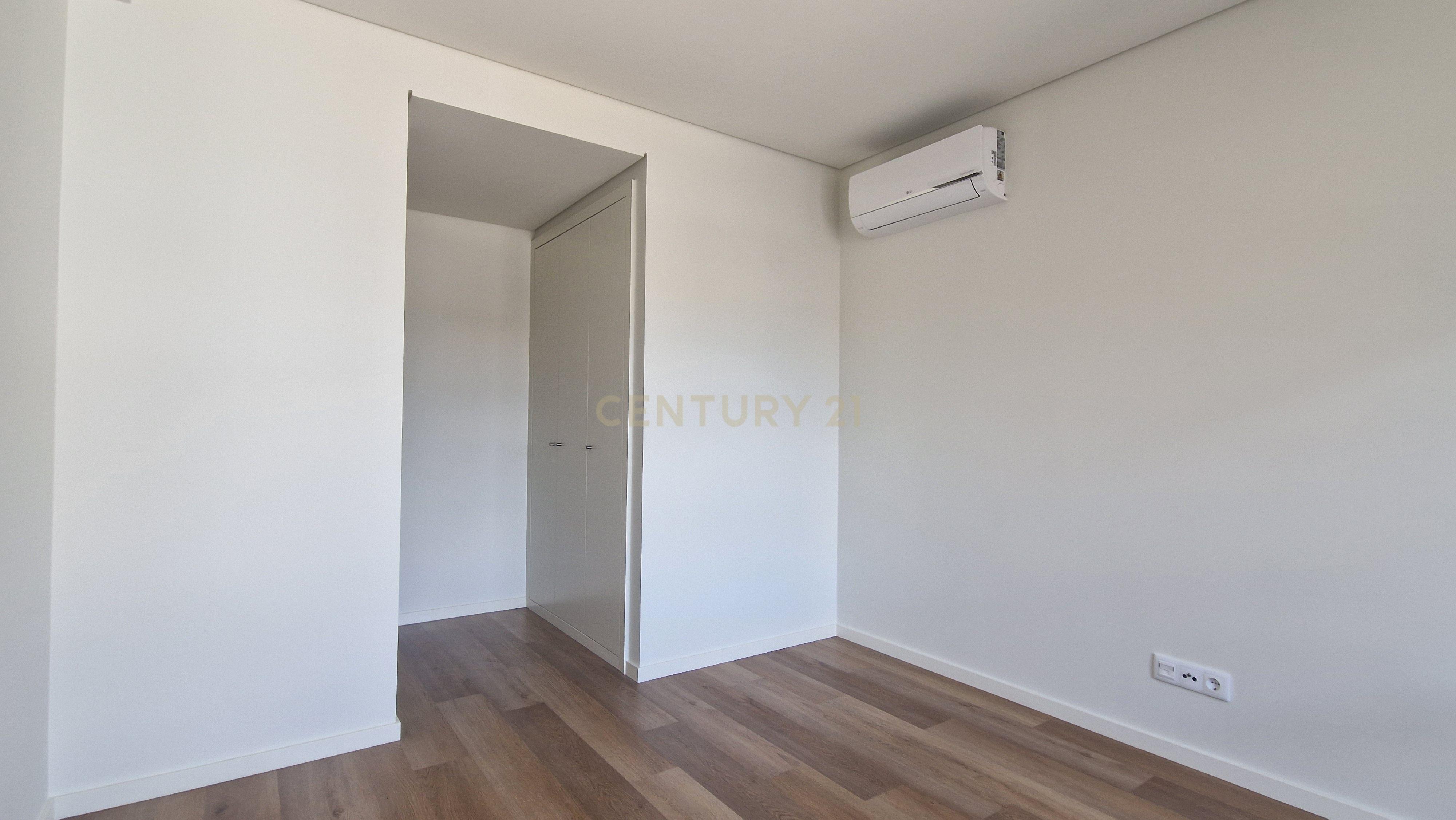 Alta de Lisboa, T3 - NOVO, 3 casas de banho e 2 lugares de garagem - Image 5