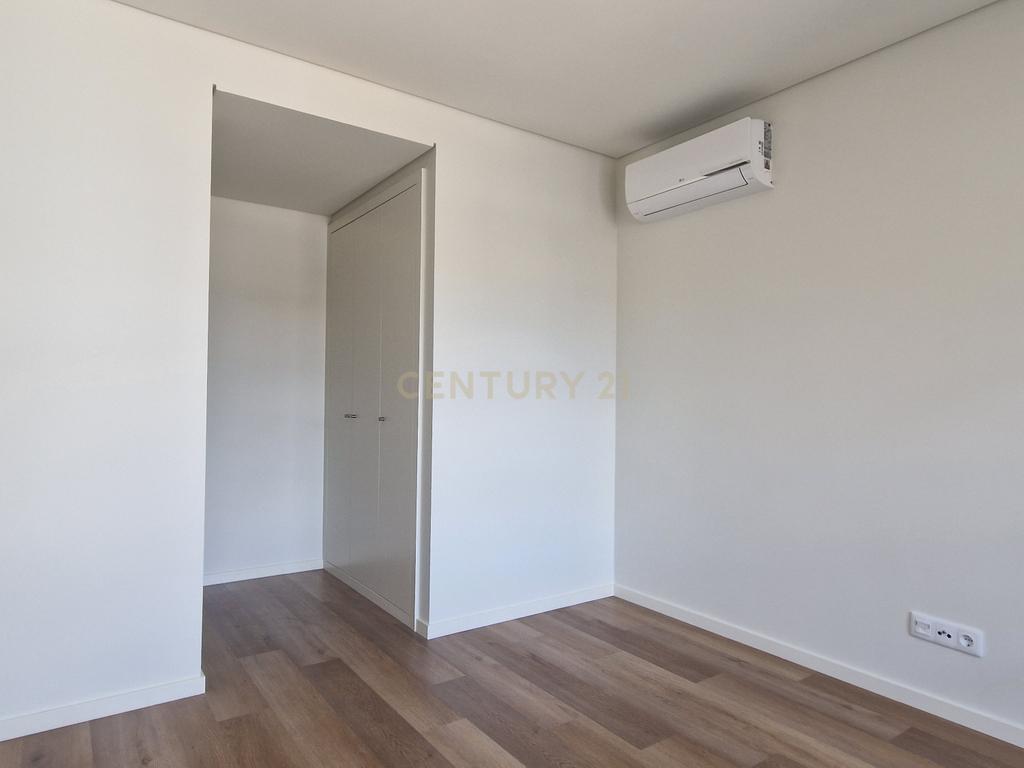 Alta de Lisboa, T3 - NOVO, 3 casas de banho e 2 lugares de garagem - Image 5