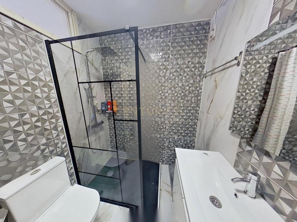 T3 duplex para venda. Porto, Av. Fernão de Magalhães - Image 9