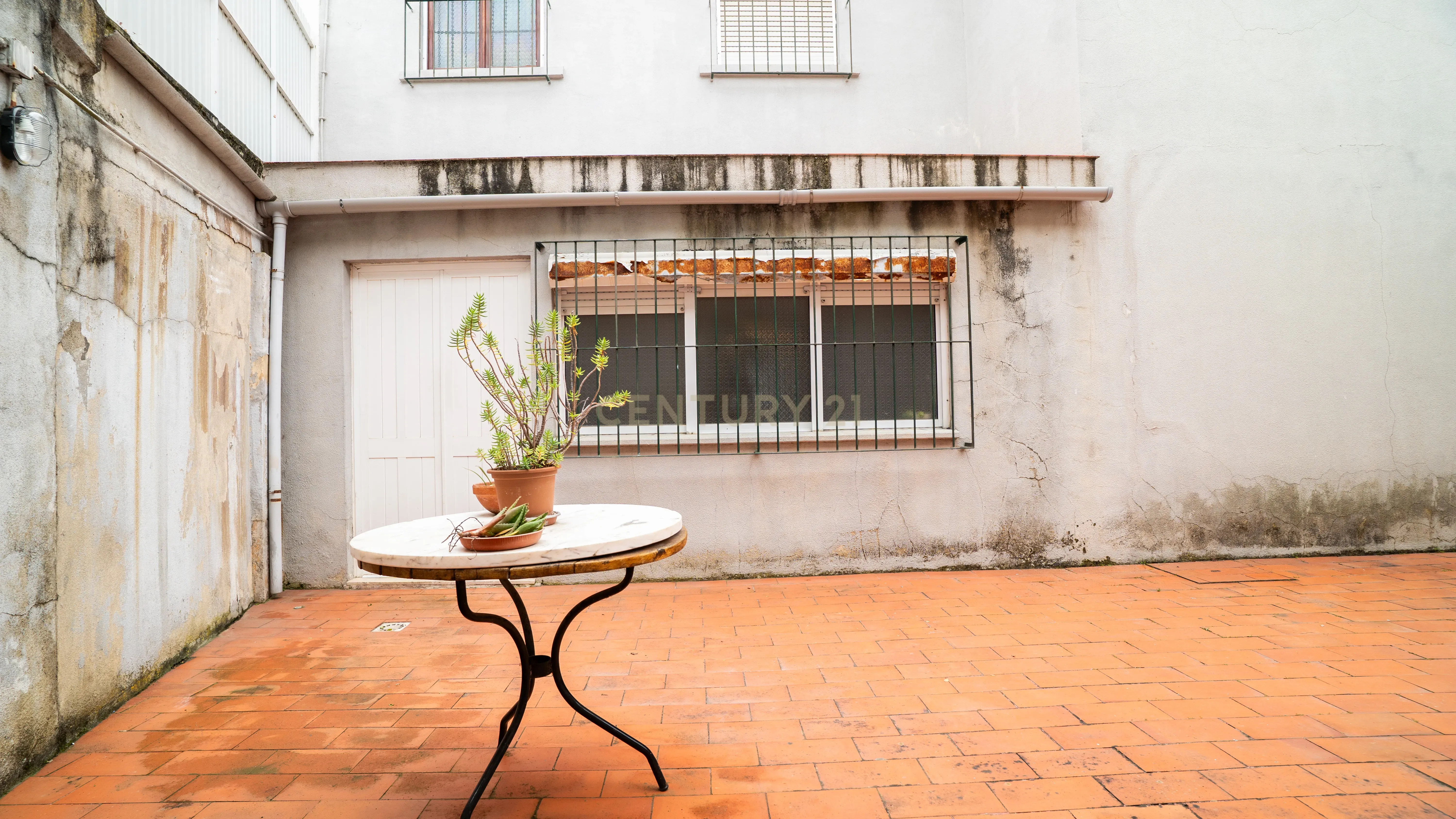 Moradia T6, na Rua 1 no Bairro de Belém, para modernizar em lote com 290m² - Image 66