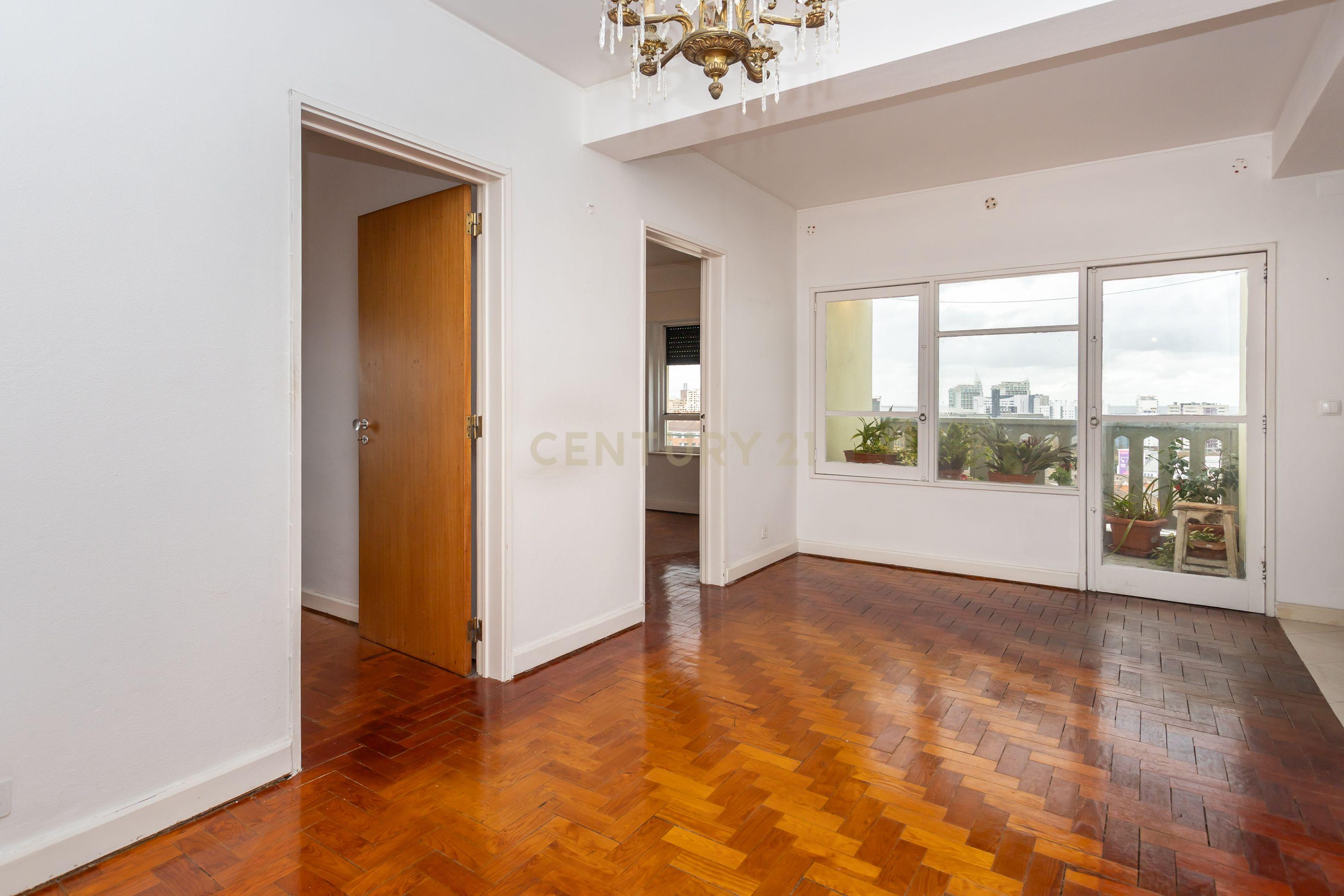 Apartamento T4 em Lisboa com Vista Panorâmica e Acessibilidade - Image 12