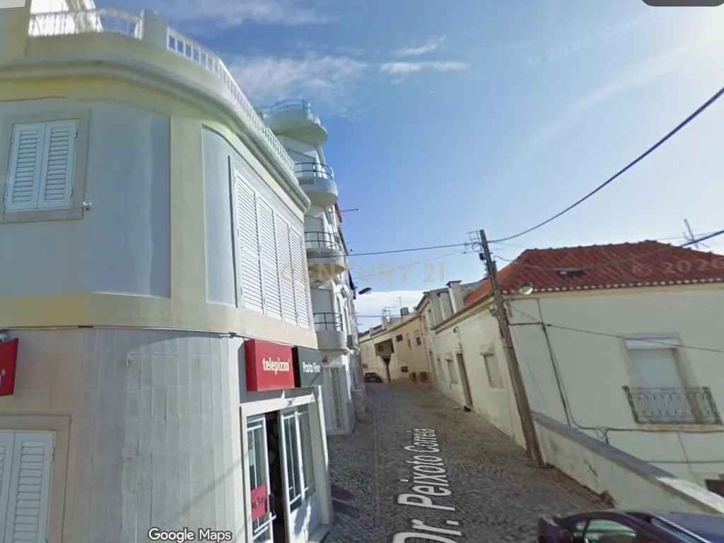 Imóvel comercial reconvertível em T2 para Habitação em 2a Linha de Praia - Image 11