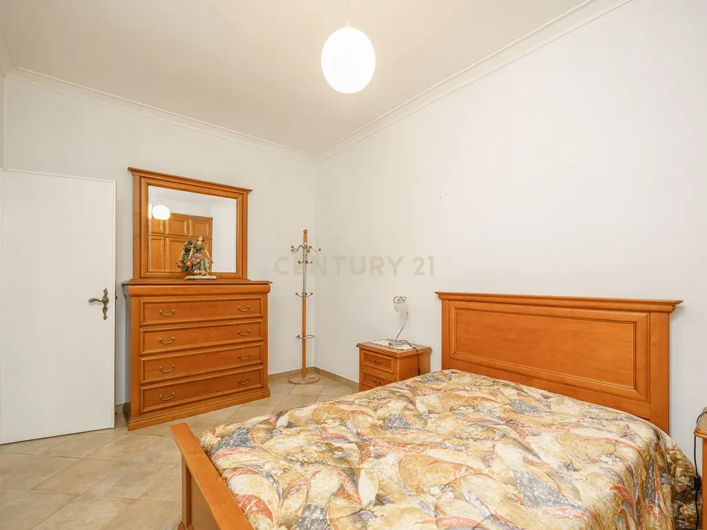 Apartamento T2 na Moita com 2 Varandas e Ponto de Carregamento para Veículos Elétricos - Image 15