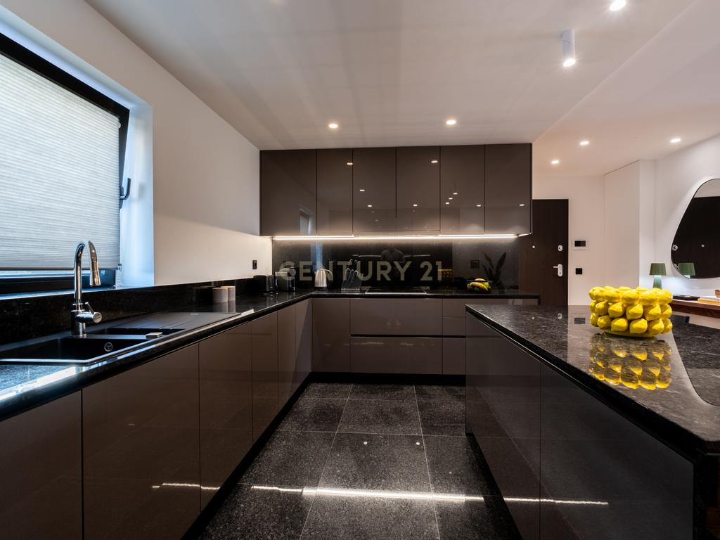 Apartamento T2 Funchal - Escolha certa entre viver ou investir! - Image 14