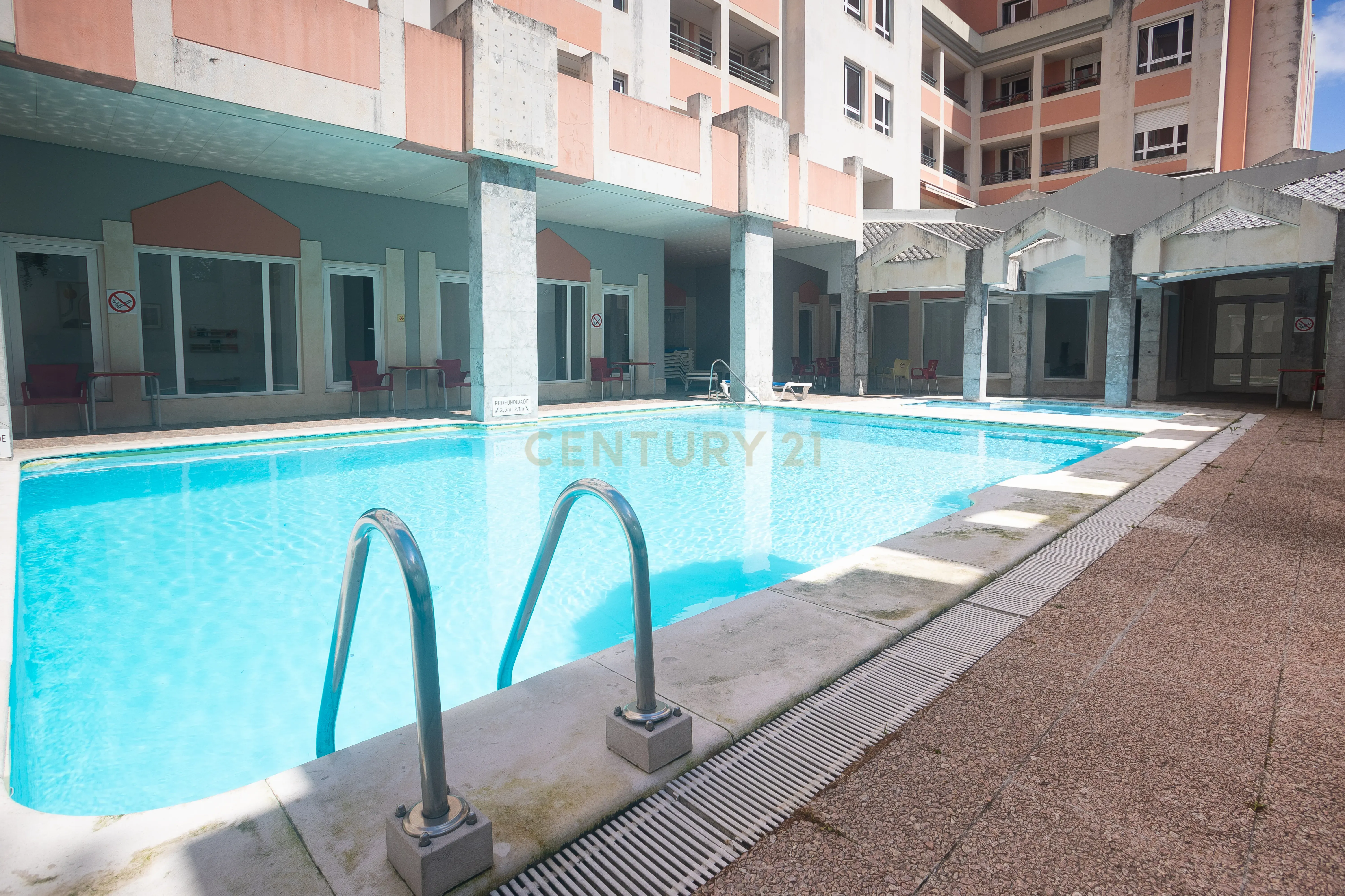 T2 Arrendamento em Telheiras com Estacionamento e Piscina - Image 24