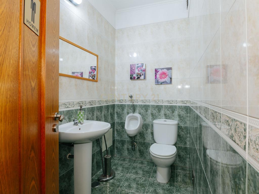 Espaço Comercial para Arrendamento no Montijo – 107 m² Pronto a Receber o Seu Negócio! - Image 24