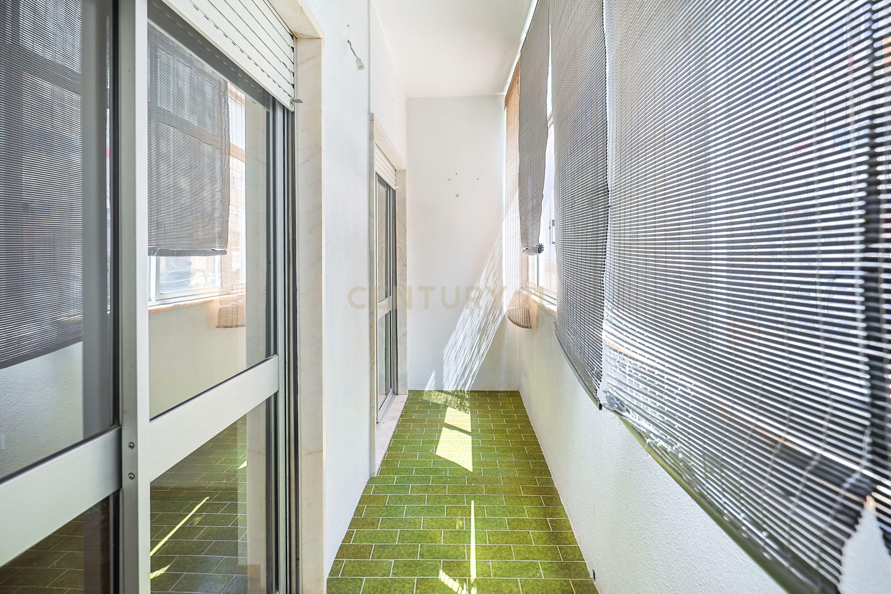 Apartamento T3 com elevador e varanda em Vila Franca de Xira - Image 16