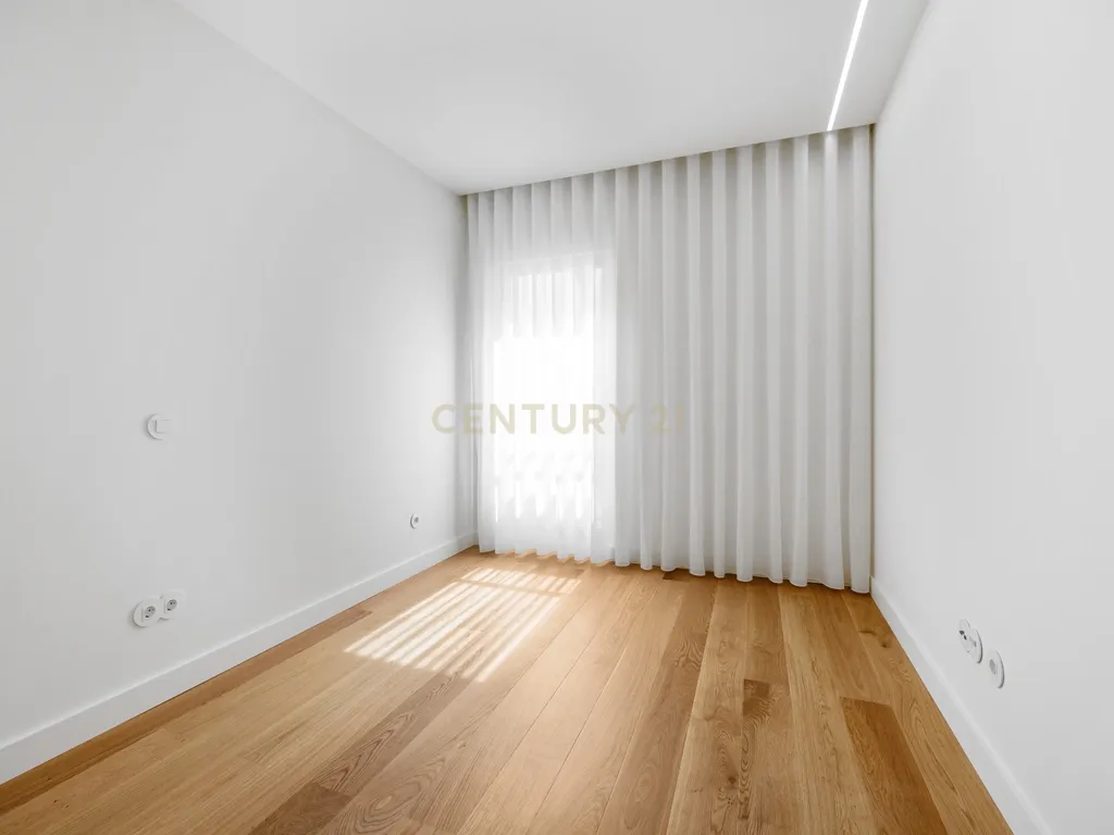 Luxuoso apartamento T3 no Centro de Setúbal e a 300m da praia - Image 9