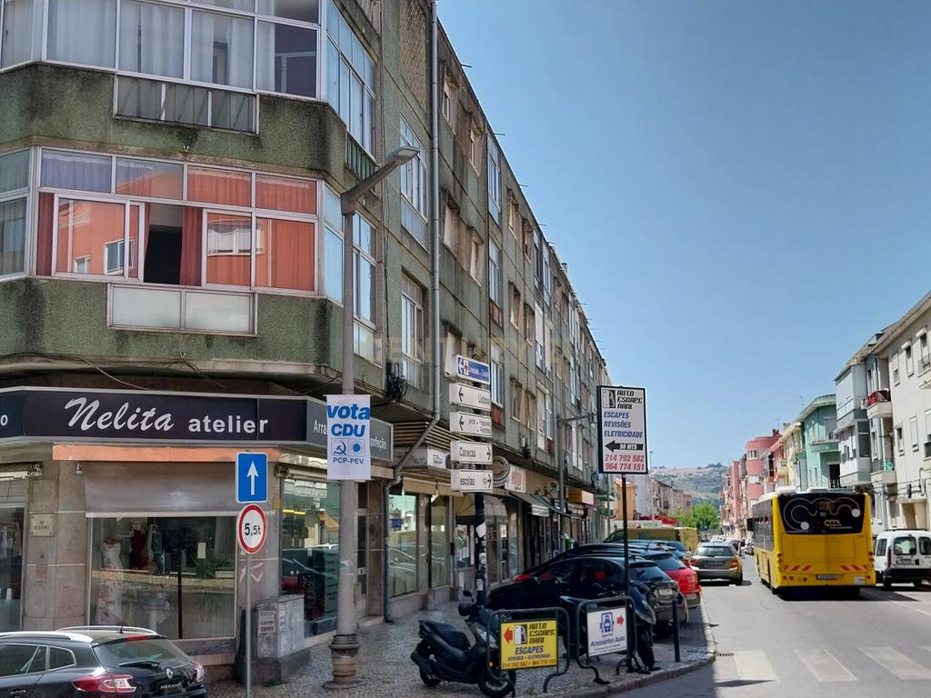 Loja de rua, em excelente localização no centro da Pontinha - Odivelas - Image 7
