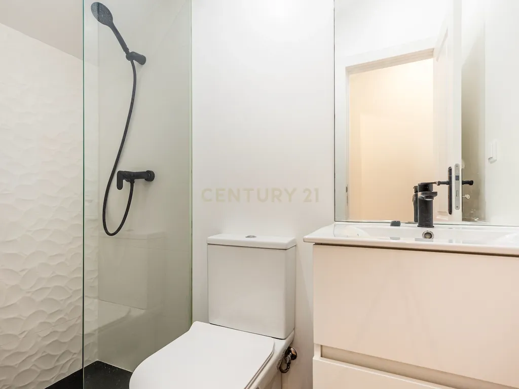 Excelente apartamento T3 Duplex, totalmente renovado, na Rua Angelina Vidal nº 32 – pronto a habitar! - Image 22
