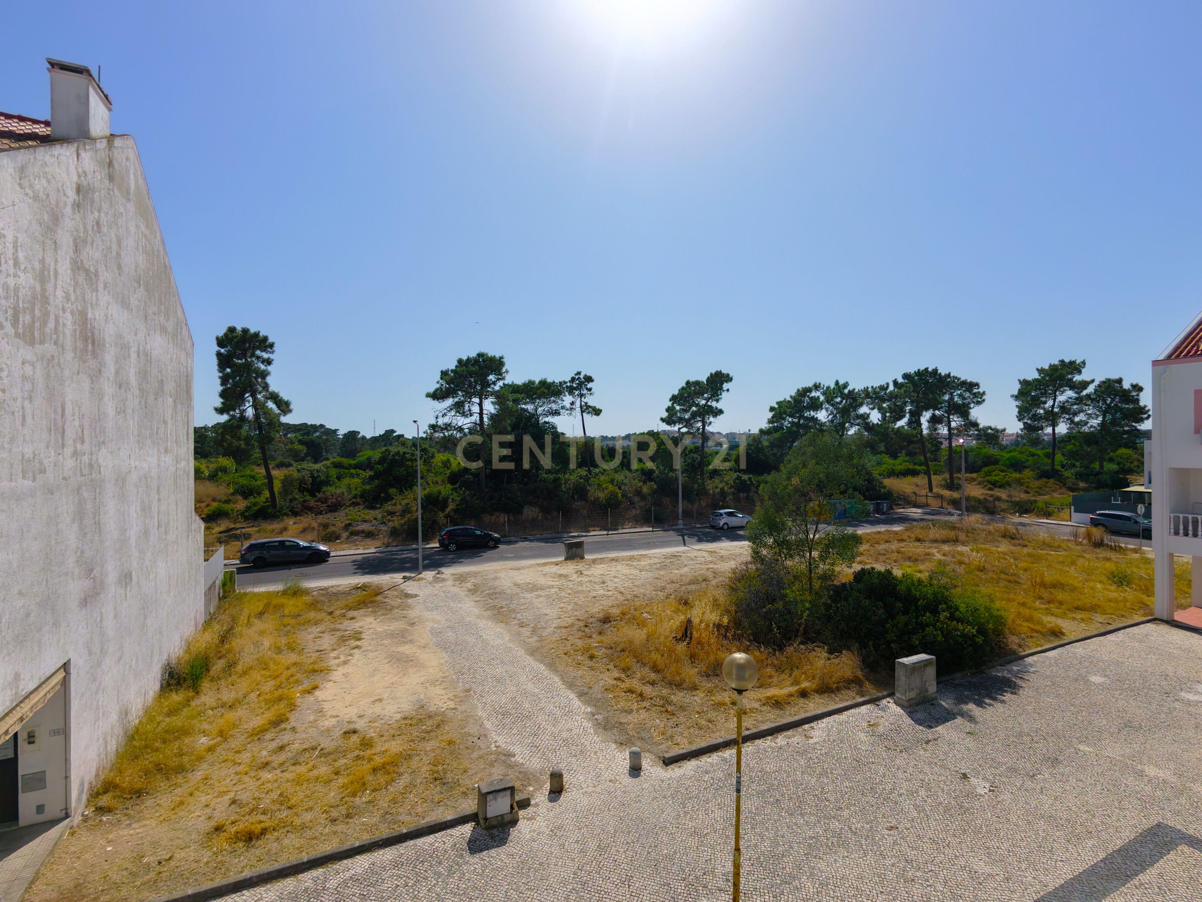 Fotografia 6 de Terreno Urbano para Construção de Moradia T4 com Loja - Sobreda, Almada