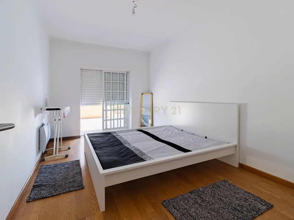 Espaçoso Apartamento T3 na Freixianda com Terraço - Image 12
