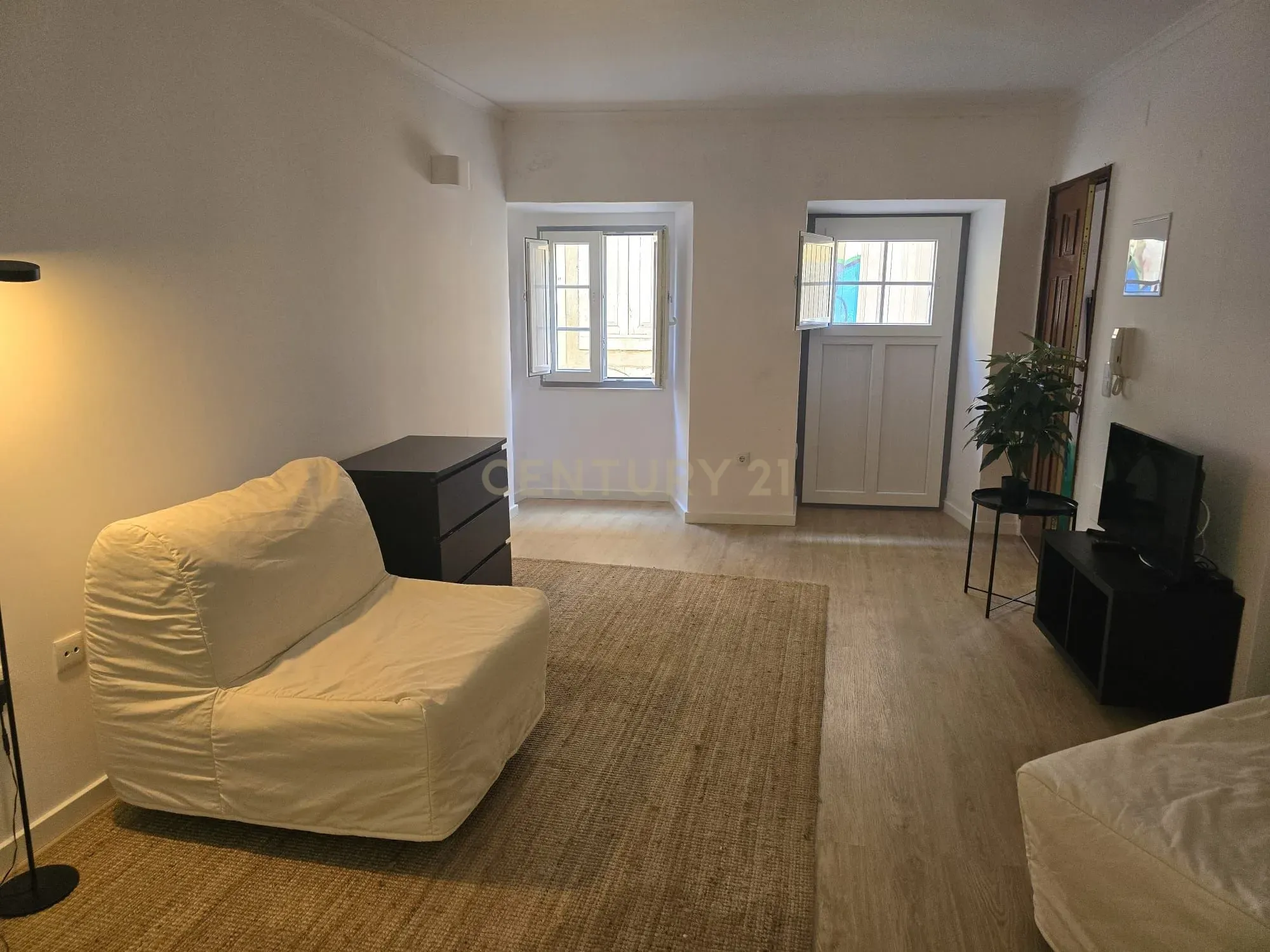 Apartamento T-0 /Estúdio em Almada , Perto do Centro e Transportes - Image 7