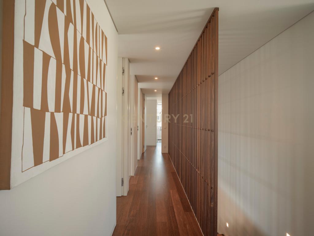 Moradia T4 com Terreno de 1.030m2 em Condomínio Fechado  - Image 20