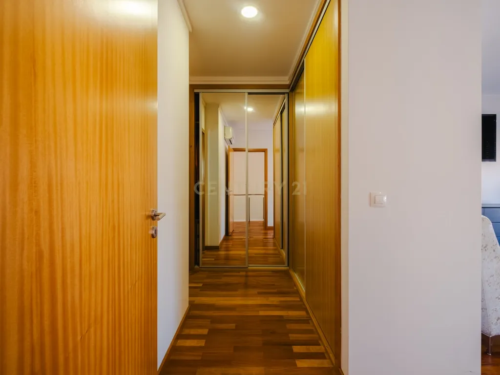 Moradia T4 com 255 m², Suíte Generosa, Jardim e Garagem para 3+ Viaturas | Astromil, Paredes - Image 24