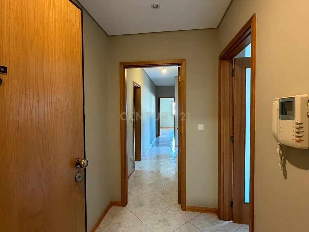 Apartamento Renovado em Braga (São Vítor) com Vista Panorâmica - Image 4