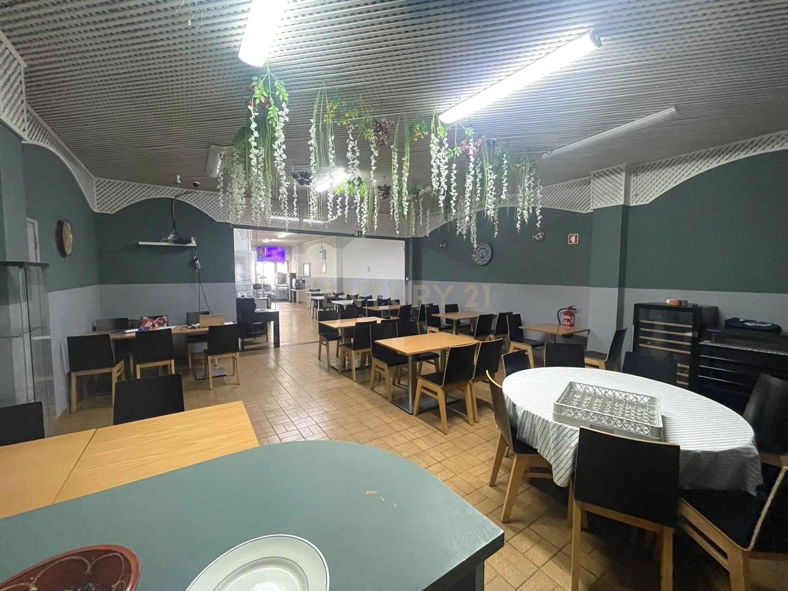 Fotografia 4 de Oportunidade de Negócio — Bar/Restaurante no Centro de Santa Cruz das Flores