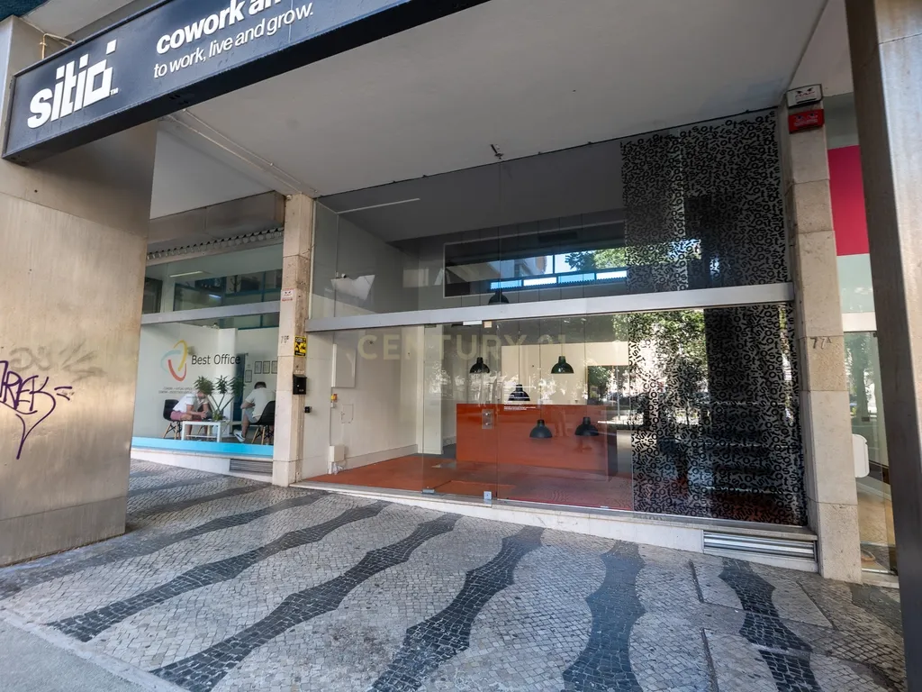 Loja com Cave e Mezanine no Centro de Lisboa - Image 3