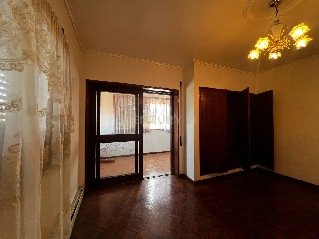 Casa Espetacular em Esgueira com Jardim e Garagem - Image 7
