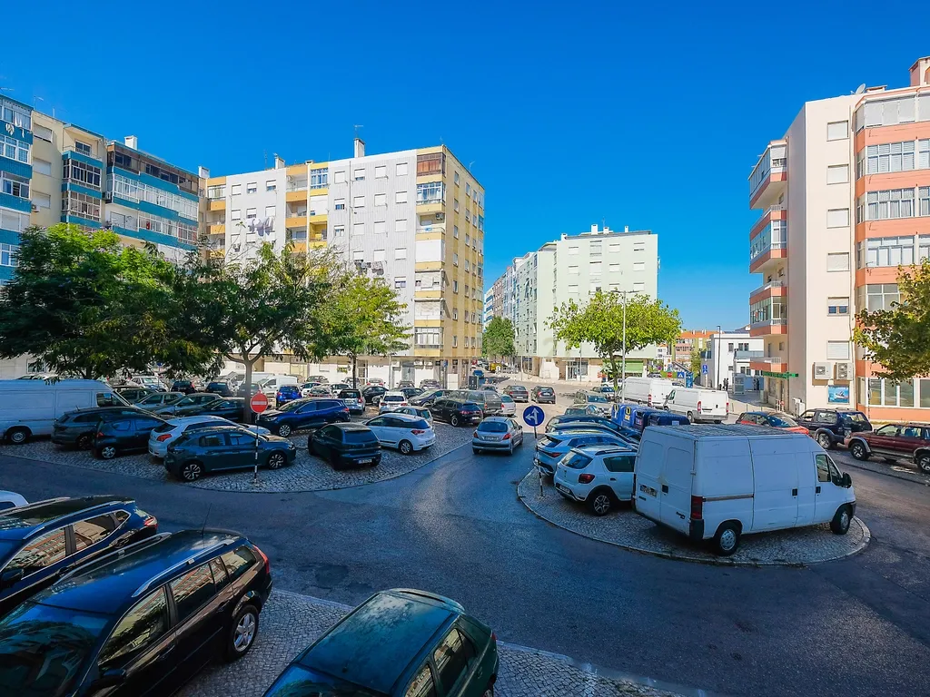 Apartamento T3 no Seixal com Varandas e Acessibilidade Fertagus - Image 32