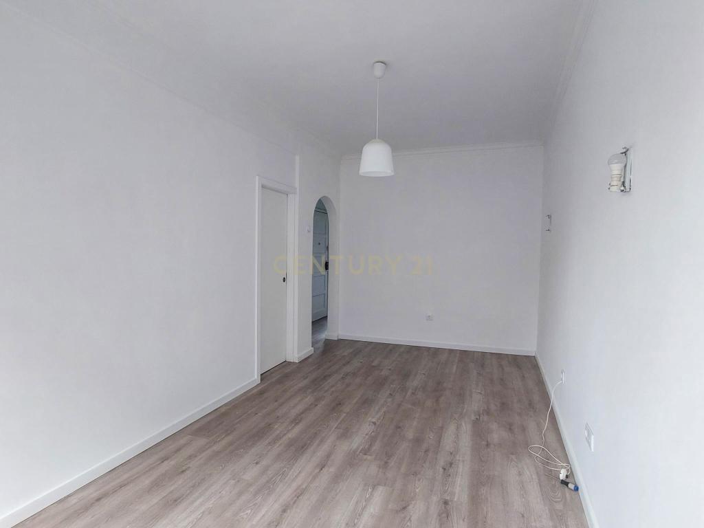 Apartamento T2 na Venteira, Amadora - Image 1