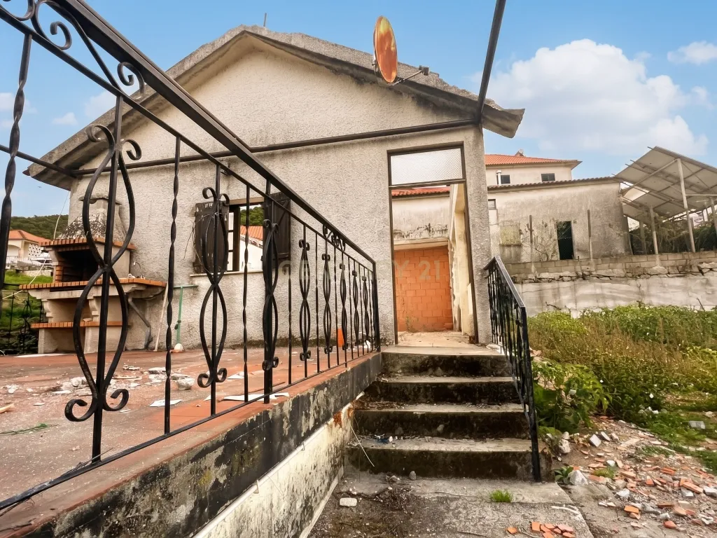 Magnífica Casa com Terreno e Projeto Aprovado no Coração do Gerês - Image 2