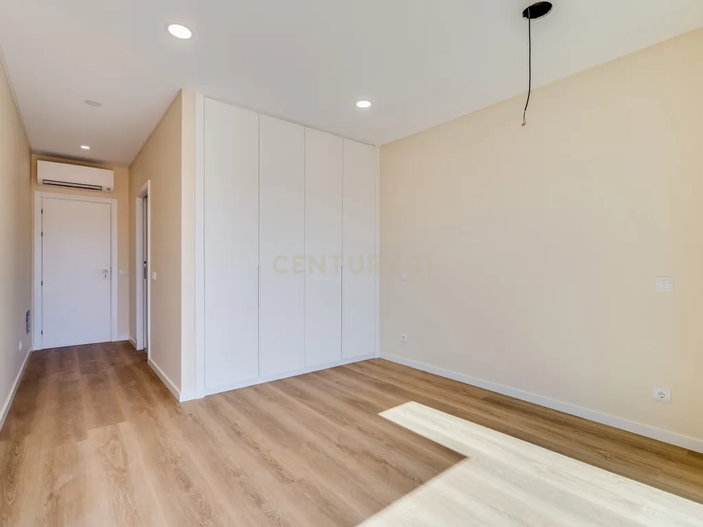 Moradia T4+1 de construção nova com piscina infinita | Caramujeira, Lagoa - Image 33