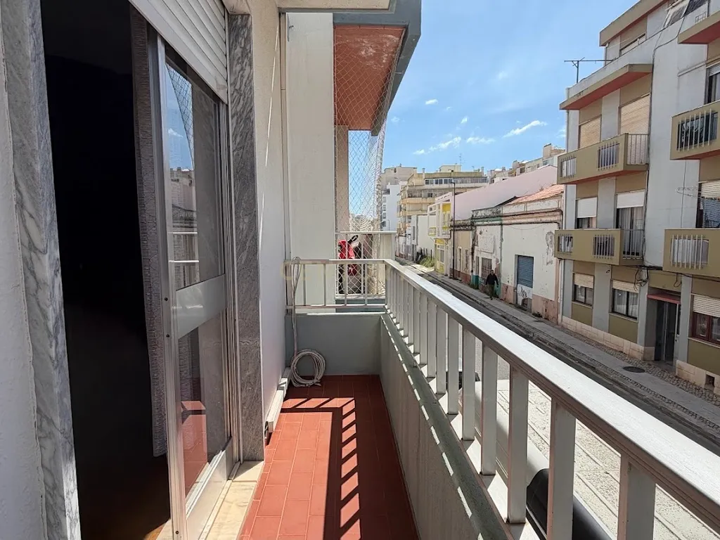 Moradia T2 + 1 no Centro de Portimão | Garagem 55 m² | Potencial + Proximidade às Praias - Image 16