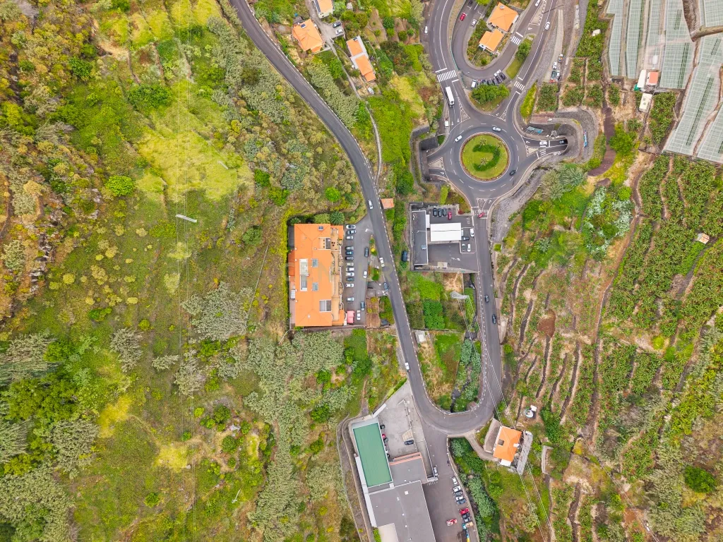 Venda de Espaço Comercial - Grande Potencial de Investimento no Centro da Calheta - Image 10