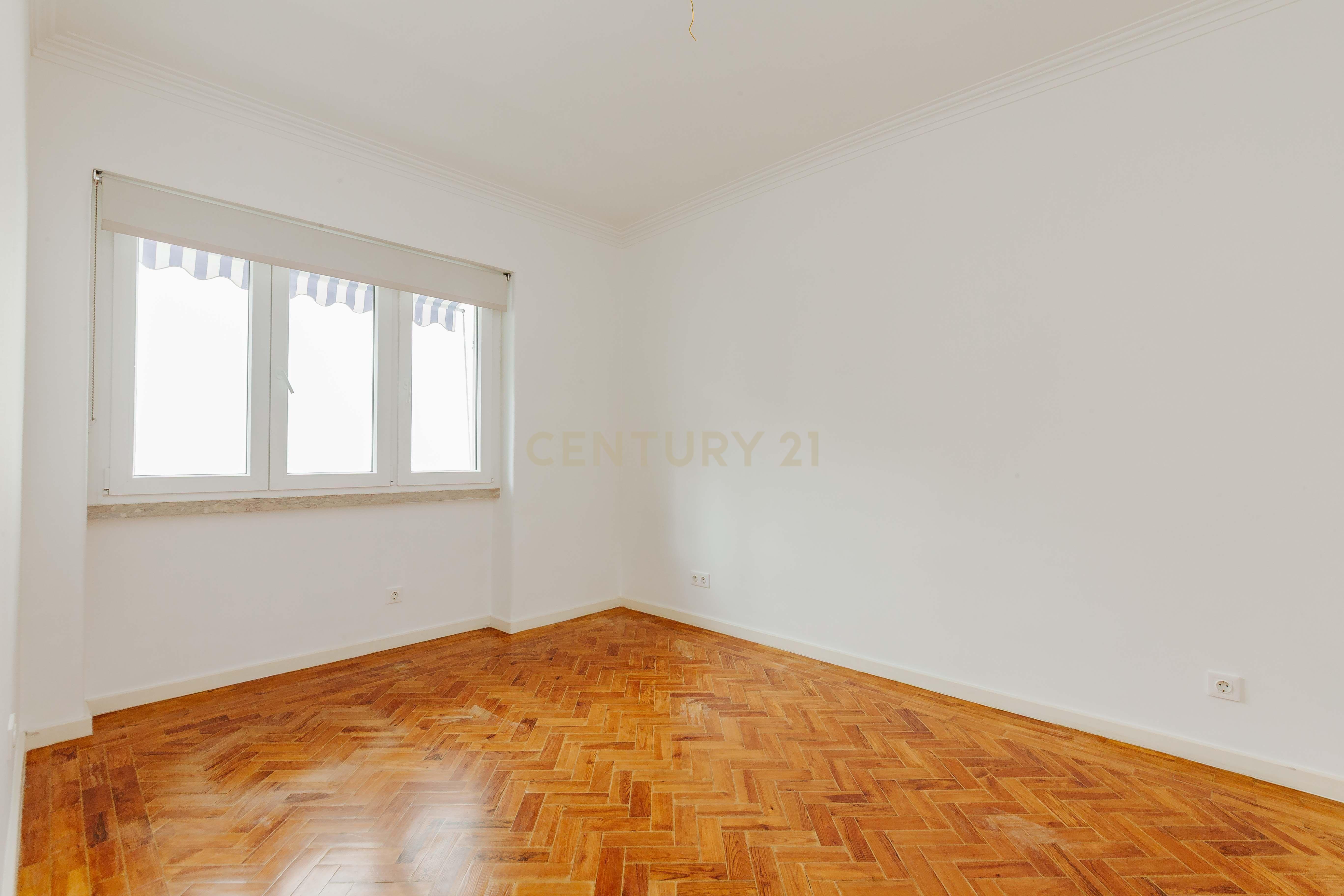 APARTAMENTO T5 REMODELADO SALDANHA LISBOA - Image 36